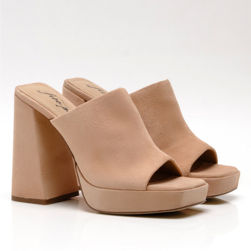 Free People Margo Pearl Sand Suede Mule Size 40 (US 9/9.5)